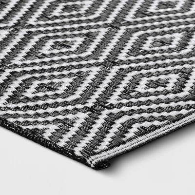 Diamond Check Indoor/Outdoor Rug - Room Essentials™ 4 Diamond Check Indoor/Outdoor Rug - Room Essentials™ - Image 2